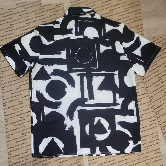 Monochrome Geometric Men's Shirt - Picture 7 of 11